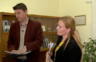 VIDEO / O mama disperata, apeleaza la "Revendicarea". Statul refuza sa-i plateasca alocatie celor doi copii