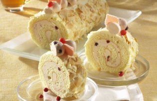Rulada cu crema de vanilie si fructe de padure
