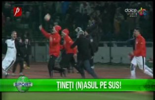 Ţineţi (n)asul pe sus!