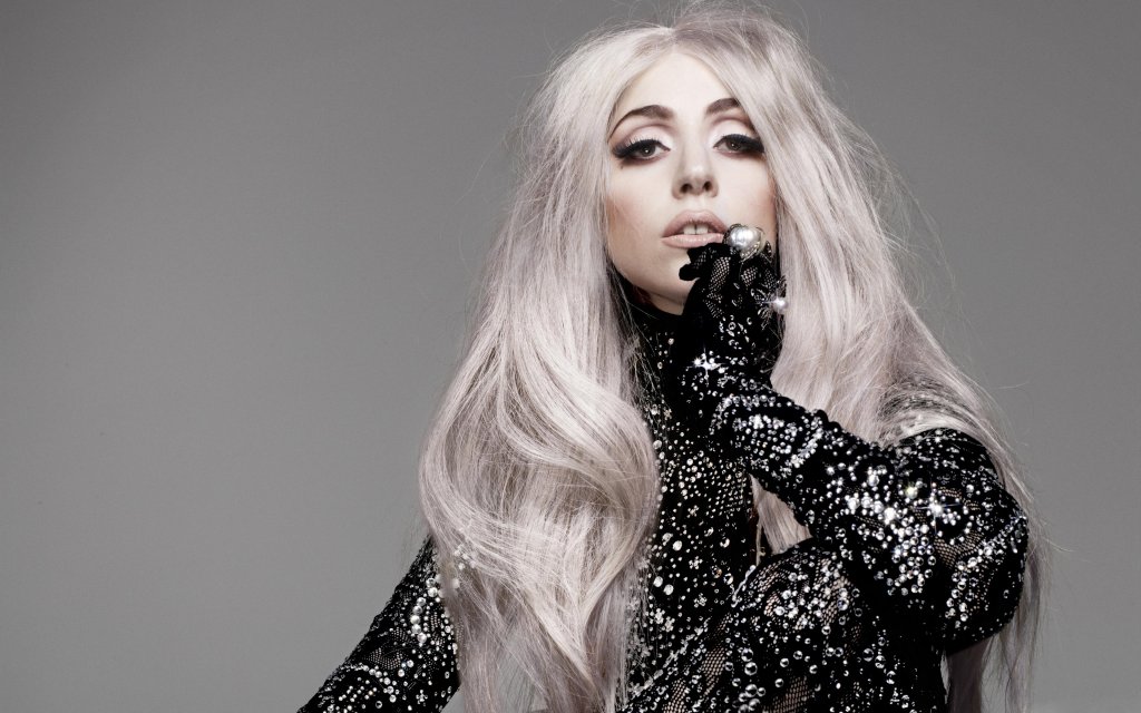 Lady Gaga a fost violată: "Am trecut prin momente îngrozitoare"