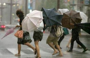 Meteorologii avertireaza: cod galben de vant puternic in mai multe zone din tara