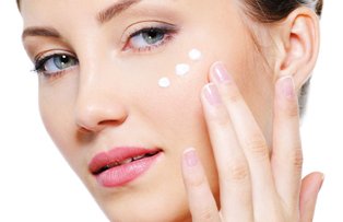 Iată care sunt cele mai periculoase ingrediente din creme