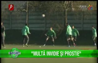 "Multă invidie şi prostie"