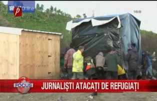 Jurnalisti atacati de refugiati