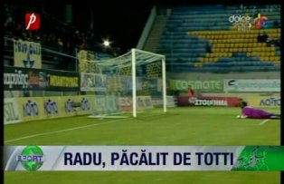 Radu, păcălit de Totti