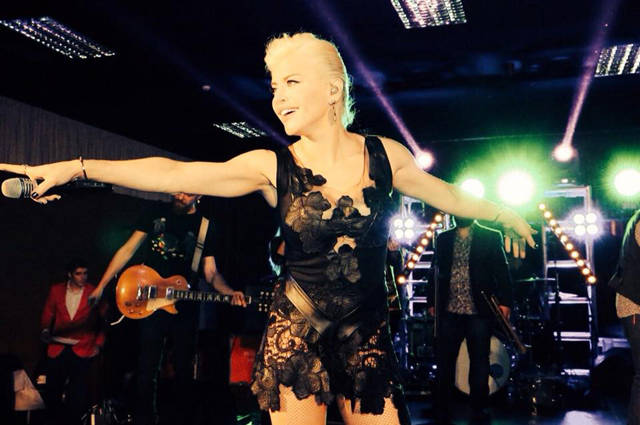 Loredana i-a înebunit pe irlandezi cu ţinuta asta! Vezi ce a purtat la un concert!