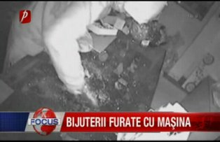 Bijuterii furate cu masina