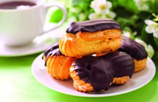 Miniecleruri cu crema de cacao