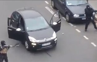 MASACRU la sediul ziarului Charlie Hebdo din Paris: Cel puţin 12 oameni, printre care directorul şi alţi trei caricaturişti, au fost ucişi.