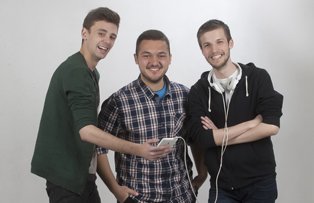 Românii iau cu asalt piaţa telefoanelor, la “T3CH în 3”