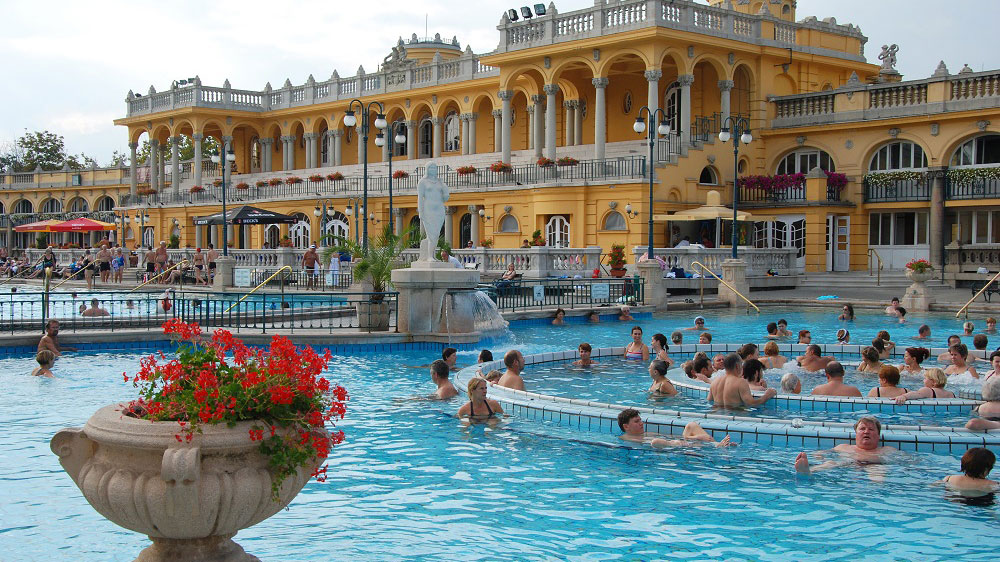 Vacanta balneoclimaterica in Budapesta. 5 bai termale care sa alunge frigul iernii