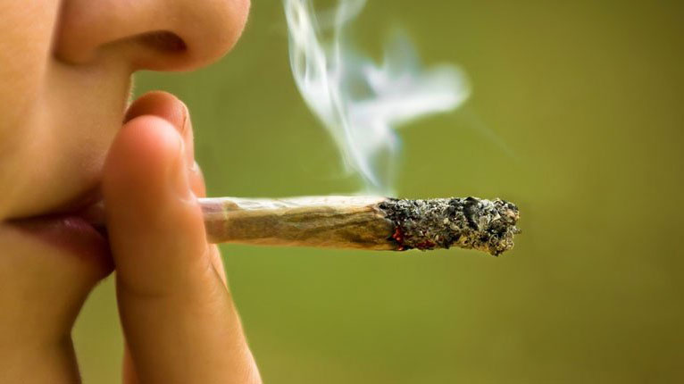 Ce se intampla cu barbatii care fumeaza marijuana chiar si o singura data